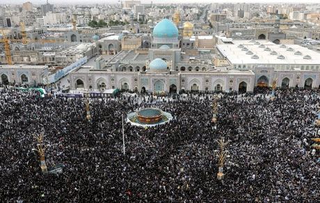 مراسم تشییع پیکر رئیس جمهو شهید در مشهد از دید دوربین