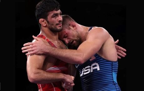 فدراسیون کشتی به داوری فینال یزدانی و تیلور اعتراض کرد