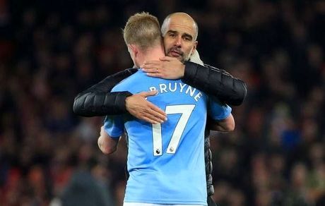 منچسترسیتی گواردیولا با کامبک قهرمان لیگ جزیره شد / ناکامی لیورپول در راه قهرمانی