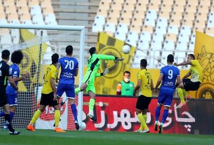 سپاهان با شکست استقلال صدرنشین شد / برد بعد از ۷ سال با نویدکیا