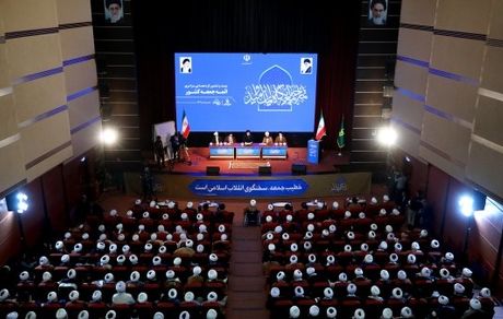 امام جمعه پناه مردم و شخصیتی موثر در تنویر افکار عمومی، امیدآفرینی و رفع گرههای ذهنی جامعه است