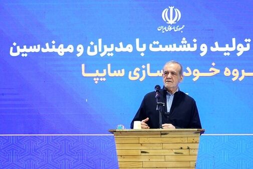 رئیس جمهور: استفاده از دانش و فناوری‌های روز در صنعت خودروسازی یک ضرورت است