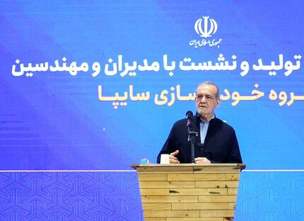 رئیس جمهور: استفاده از دانش و فناوری‌های روز در صنعت خودروسازی یک ضرورت است