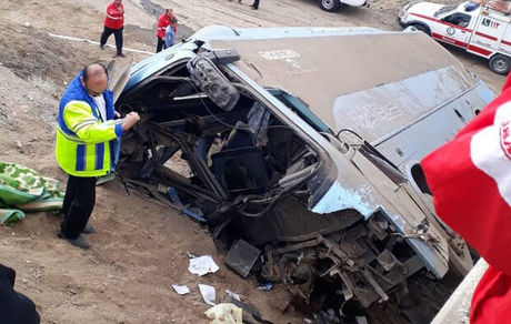 ۲۲ کشته و زخمی بر اثر واژگونی اتوبوس رامسر-اصفهان