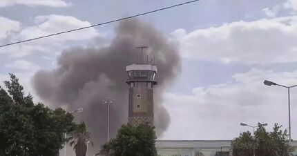 حملات هوایی عربستان به فرودگاه بین‌المللی پایتخت یمن