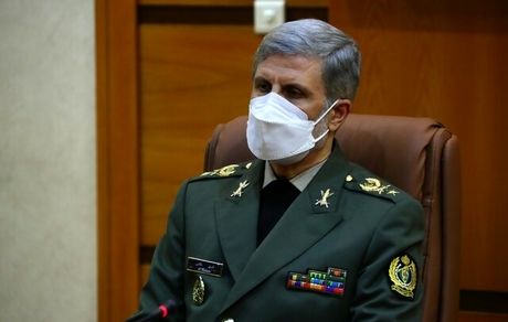 امیر حاتمی: در صادرات اقلام و تجهیزات دفاعی هیچ مشکلی نداریم