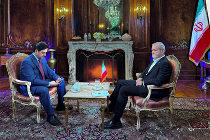 رئیس جمهور: ایران در برابر فشار و تهدید تسلیم نخواهد شد / چین و روسیه از نظر سیاسی و اقتصادی به ما کمک کردند