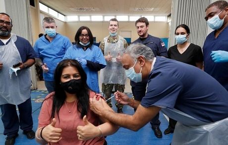 نیمی از بزرگسالان انگلیسی واکسینه شدند