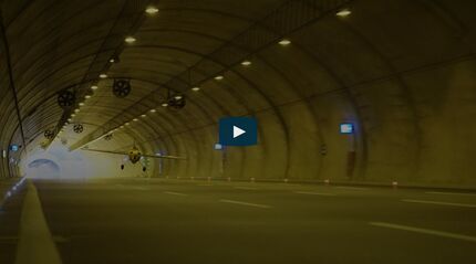 رکورد عبور از تونل با هواپیما شکسته شد