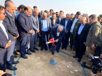 وزیر نیرو کلنگ آغاز عملیات اجرایی احداث فاز اول نیروگاه خورشیدی ۶۰۰ مگاواتی را زد