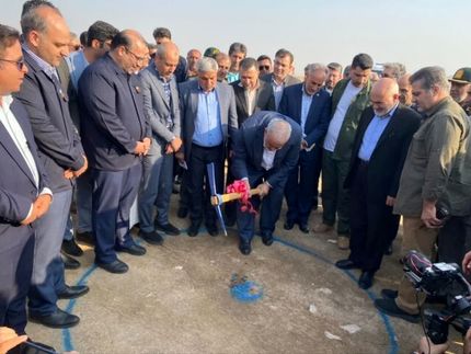 وزیر نیرو کلنگ آغاز عملیات اجرایی احداث فاز اول نیروگاه خورشیدی ۶۰۰ مگاواتی را زد