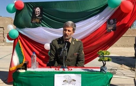 وزیر دفاع: دولت و مسئولان برای پیشرفت مردم منطقه مصمم هستند