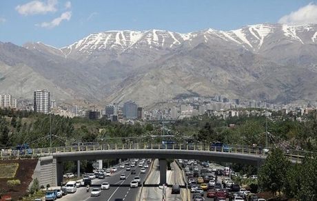 بارش باران، آب و هوای تهران را کمی تمیز کرد