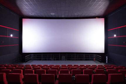 دبیر شورای صنفی نمایش: تلاشمان برای فعالیت سینما تا ساعت ۲۲ است