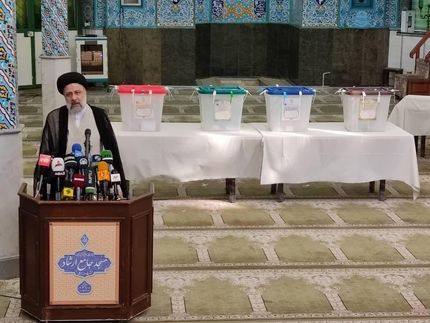 ستاد رئیسی به اخلال در برگزاری انتخابات اعتراض کرد