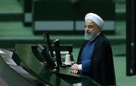 روحانی: با همکاری دولت و مجلس می‌توانیم یادگاری دائمی برای دهه‌ها به جای بگذاریم