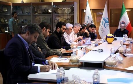 داورزنی برای انتخاب سرمربی فرصت ۱۰ روزه داد