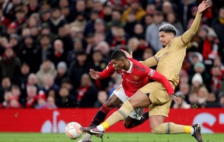 لیگ اروپا: بازی بزرگ را منچستریونایتد از بارسلونا برد / ژاوی باز هم در لیگ‌های قاره‌ای ناکام ماند