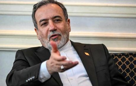عراقچی: لذت فوتبال در کری خواندن است