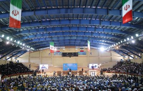 به نام خدا و ملت بزرگ ایران در برابر قطعنامه‌ها یک قدم هم از مواضع‌مان عقب‌نشینی نخواهیم کرد