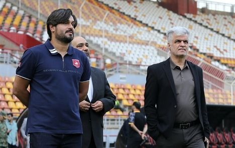 سرمربی پیکان استعفا کرد / خودروسازان مخالفت کردند