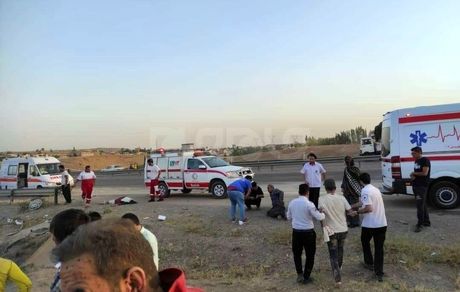 این بار اتوبوس بازرگان تهران واژگون شد / ۱۹ کشته و مجروح در حادثه