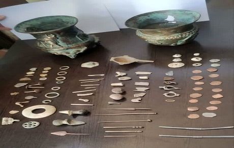کشف و ضبط هشت قطعه اشیاء باستانی مفرغ با قدمت ۹۰۰ ساله در شهرستان ازنا
