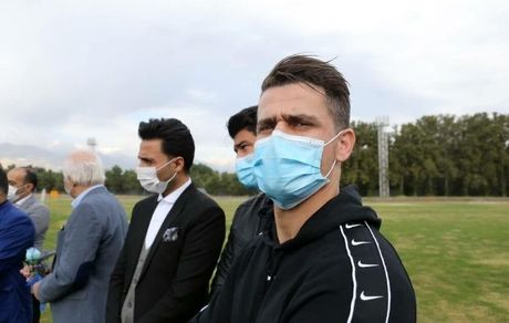 وریا با مصدومیت به تمرین استقلال رفت