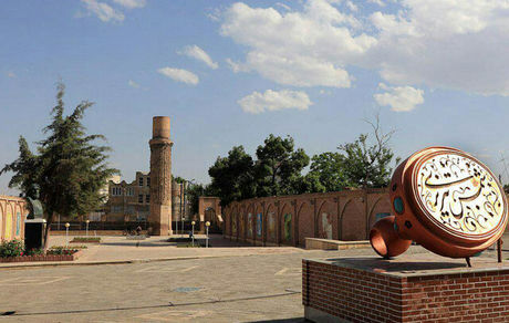 انتقاد عاشقان شمس و مولانا از سراسر جهان از ساخته نشدن بارگاه شمس در خوی