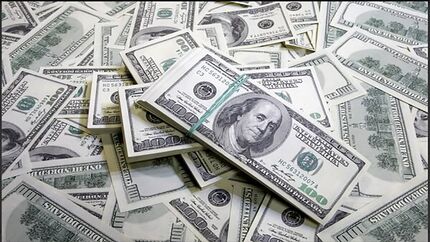 ضبط ۵۰ هزار و ۱۵۰ دلار و چهار هزار و ۷۰۰ یورو در فرودگاه امام