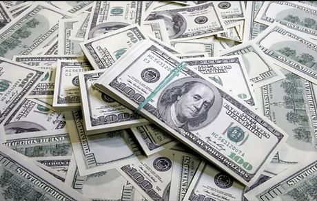ضبط ۵۰ هزار و ۱۵۰ دلار و چهار هزار و ۷۰۰ یورو در فرودگاه امام
