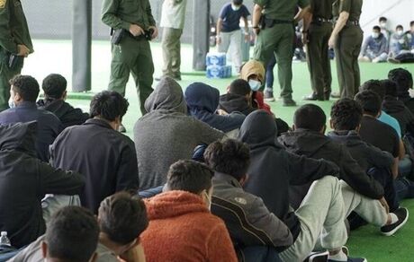 مقام آمریکایی: گرین کارت اتباع ۱۹ کشور از جمله ایرانی‌ها مورد بازنگری قرار می‌گیرد