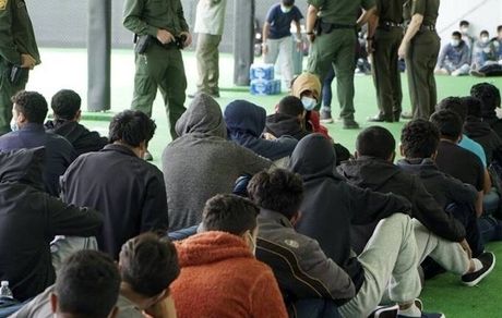 مقام آمریکایی: گرین کارت اتباع ۱۹ کشور از جمله ایرانی‌ها مورد بازنگری قرار می‌گیرد