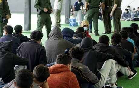 مقام آمریکایی: گرین کارت اتباع ۱۹ کشور از جمله ایرانی‌ها مورد بازنگری قرار می‌گیرد