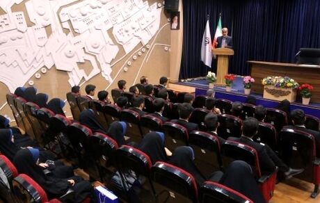 دانش‌آموزان و دانشجویان امکان بروز و ظهور افکار خود را ندارند