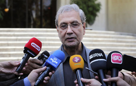 ربیعی: یک ریال از درآمد اصلاح قیمت بنزین به بودجه کشور تعلق نمی‌گیرد
