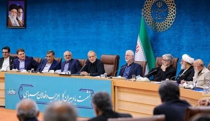 رئیس جمهور: نقشه دشمن برای فروپاشی کشور دیگر صرفاً نظامی نیست / با تمام وجود از نیروهای مسلح دفاع خواهیم کرد