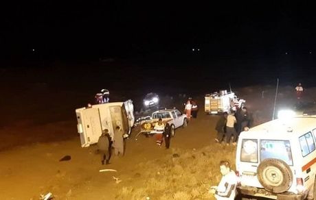 واژگونی اتوبوسی با ۴۹ مسافر در بیرجند