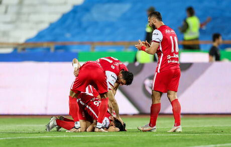 بازیکن پرسپولیس: فقط دلاری قرارداد امضا می‌کنم