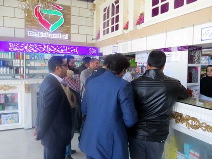 مواد ضدعفونی‌کننده و دارویی از طریق داروخانه‌ها بدست مردم می‌رسد