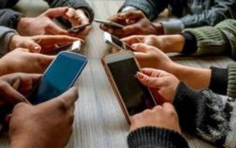 فضای مجازی و انزوای اجتماعی نسل جدید