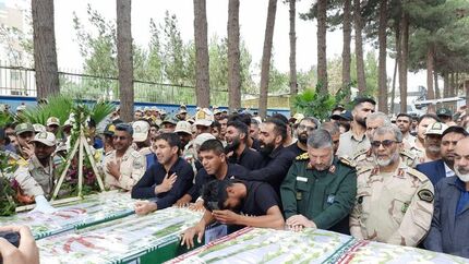 پیکر شهدای حمله تروریستی به برجک مرزبانی «مزه سر» تشییع شد