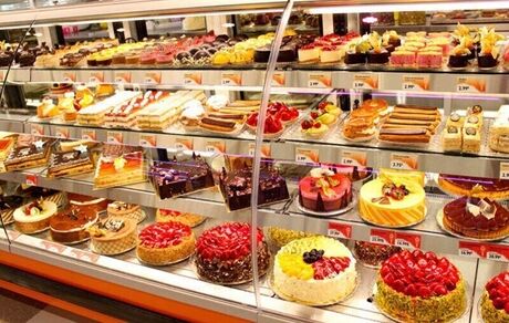 کمبودی در عرضه شیرینی شب عید نیست