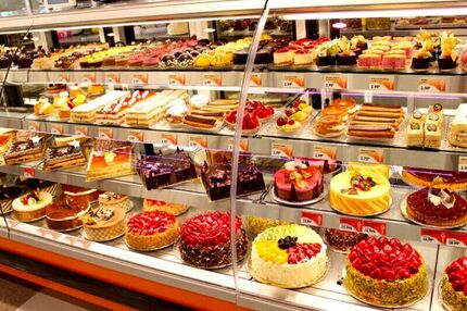 کمبودی در عرضه شیرینی شب عید نیست