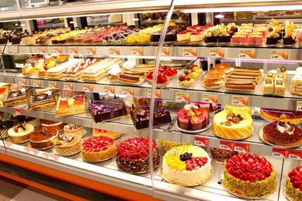 کمبودی در عرضه شیرینی شب عید نیست