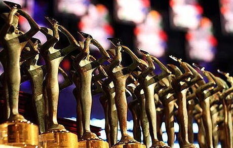 فروش تندیس جشنواره در اعتراض به وضعیت معیشتی