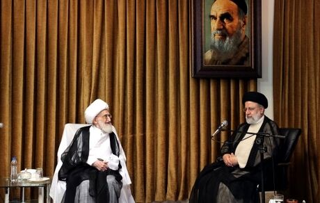 دولت تلاش کرده با اقدام و عمل توطئه‌های دشمن برای ایجاد ناامیدی در جامعه را خنثی کند