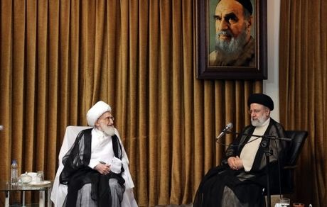 دولت تلاش کرده با اقدام و عمل توطئه‌های دشمن برای ایجاد ناامیدی در جامعه را خنثی کند