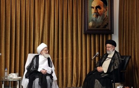 دولت تلاش کرده با اقدام و عمل توطئه‌های دشمن برای ایجاد ناامیدی در جامعه را خنثی کند