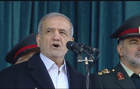 رئیس جمهور: نیروهای نظامی و امنیتی سنگر ها و دژهای محکم جامعه هستند